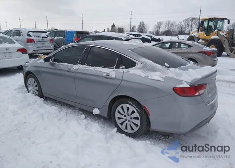 2015 Chrysler 200 Lx z USA, uszkodzony, nr VIN 1C3CCCFB7FN597100